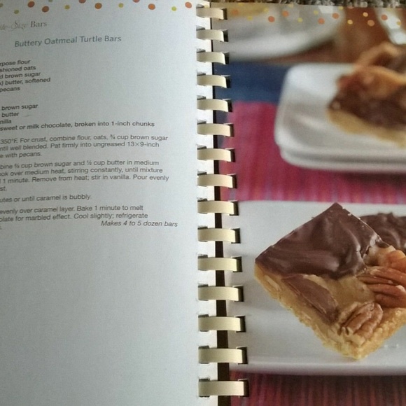 Whoopie Pies Cake Pops Mini Treats 3 in 1 Cookbook - Picture 4 of 7